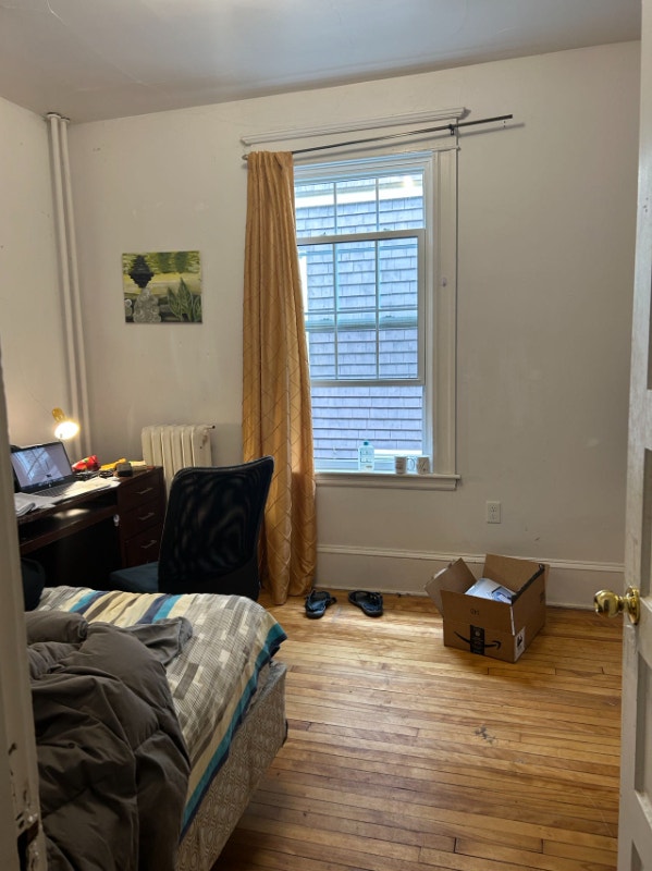 Low price in downtown Halifax! ONLY Monthly 600 + utility !! Short