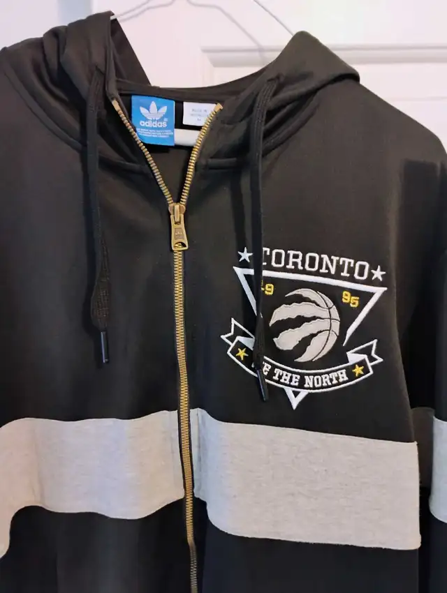 Adidas original Toronto Raptors jacket in Men's in Oshawa / Durham Region - Image 4