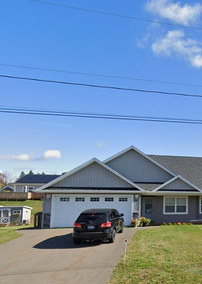 Bright and spacious 3 bedroom, 2 bathroom duplex available in a quiet, family-friendly neighborhood...