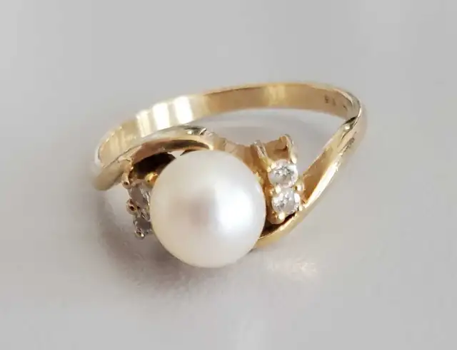 14K Gold Ring Akoya Pearl and Diamonds in Jewellery & Watches in City of Montréal - Image 3