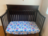 Crib converts to toddler bed