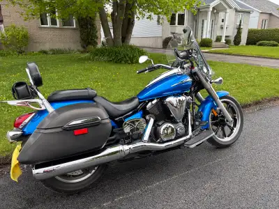Je vends ma Yamaha VStar 950 Tourer 2012, une moto de tourisme fiable et confortable, parfaite pour...
