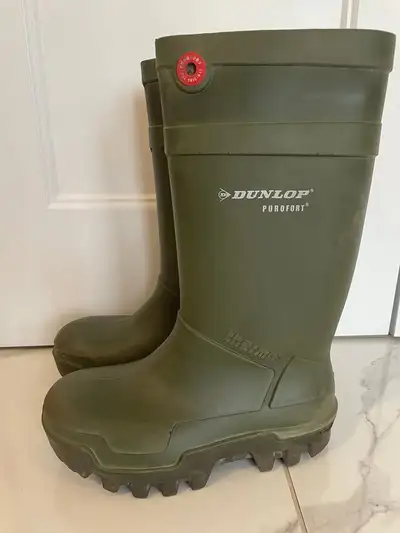 Like new men's Dunlop rubber work safety boots size 9, View more