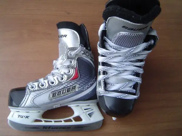 Ice Skates, Size 6-8 youth for shoe size 7-9.5 youth in Skates & Blades in City of Toronto - Image 9