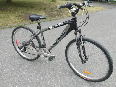 SMALL Schwinn Cadence aluminum bicycle, View more