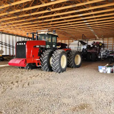 2013 Versatile 2375 4WD for sale. Bought new in 2014. 710 duals, 4 hydraulic remotes w/ splitter for...