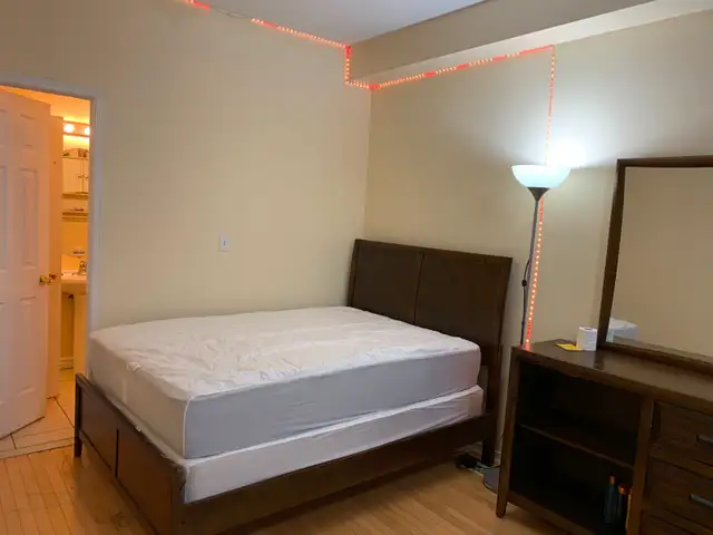 YORK UNIVERSITY VILLAGE - 2 rooms *Female students only* in Room Rentals & Roommates in City of Toronto - Image 3