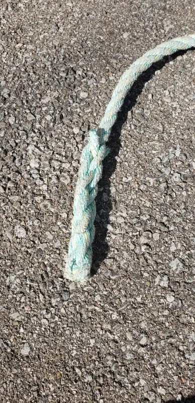 Nylon rope 25' with small snap hook. in Ladders & Scaffolding in Oakville / Halton Region - Image 5