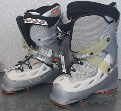 Size 24.5 Rossignol Soft Lyht Ski Boots (5190779), View more