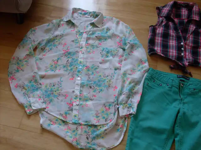 Vêtement grandeur 14 ans Adolescente taille Small in Kids & Youth in Longueuil / South Shore - Image 6