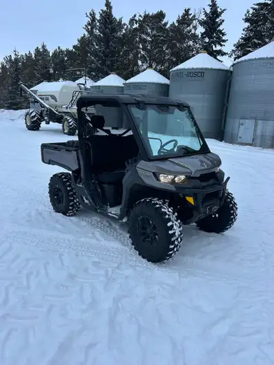 2018 Canam Defender XT HD10. In great running condition. Has a few bumps and bruises but still in gr...