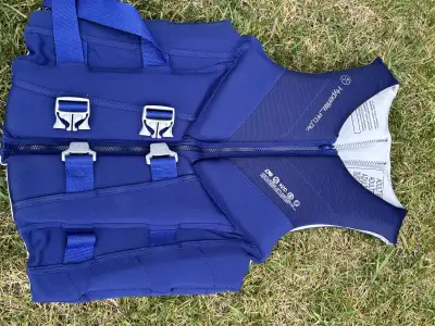 Hyperlite Men’s Medium Life Vest, View more