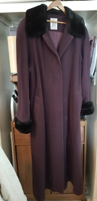 Ladies Winter Coat in Women's - Tops & Outerwear in Norfolk County