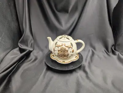 Vintage 1990's Discontinued 7 inch or 17.75 cm from handle to spout 5 1/2 inch or 14 cm tall sitting...