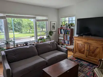 Room for rent in a great apartment in Kits!