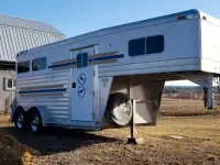 WB Two Horse Slant - step load 5th wheel trailer