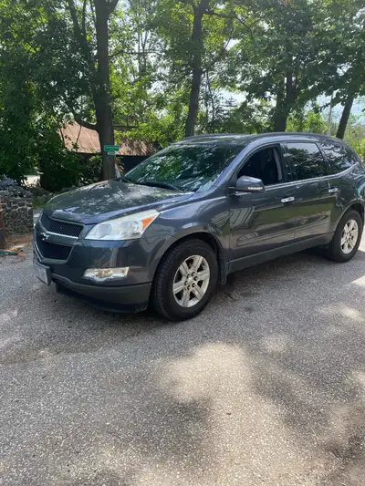 2012 Traverse AWD 7 3.6. 7 pass trailer tow package class 4 hitch done right new summers 1500 new wi...