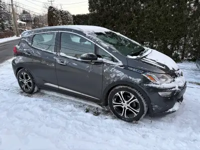 a Chevrolet Bolt EV Premier 2017 est une berline électrique compacte avec une autonomie impressionna...