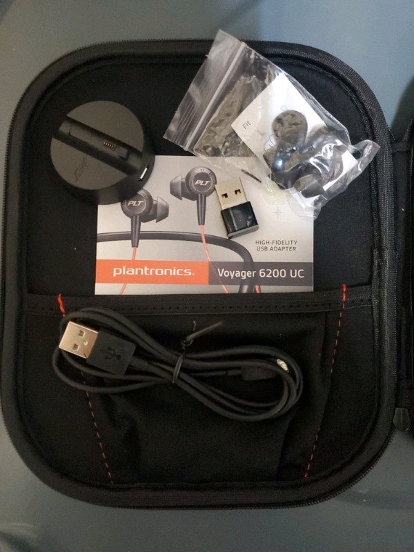 Plantronics Voyager 6200 UC (208748-101) New dans Écouteurs  à Ville de Montréal - Image 3