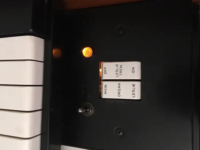 Lowrey holiday deluxe LSL model organ in Pianos & Keyboards in Calgary - Image 7