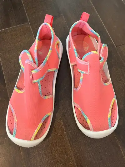 Kids water shoes (youth size 3), View more