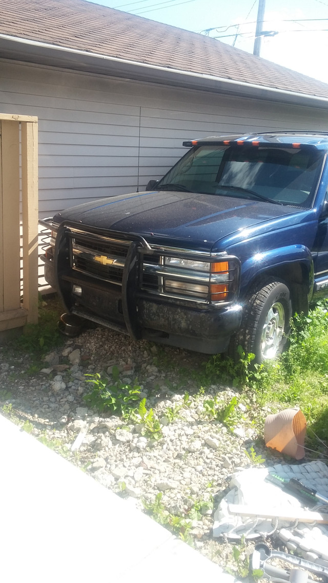 1998 tahoe project  needs work. in Cars & Trucks in Calgary