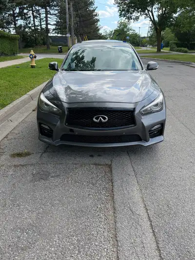 runs great Everything works. Very smooth drive No accidents clean title AC works good brakes Leather...