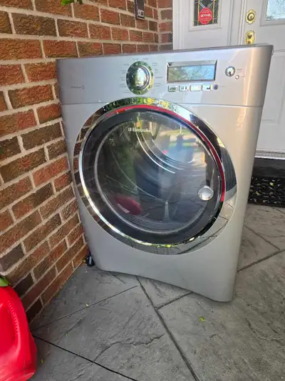 Was $400 NOW $300 This is an Electrolux dryer that's ready to make laundry day a breeze with its eff...