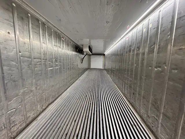 40' self-contained walk-in freezer container in Storage Containers in Edmonton - Image 4