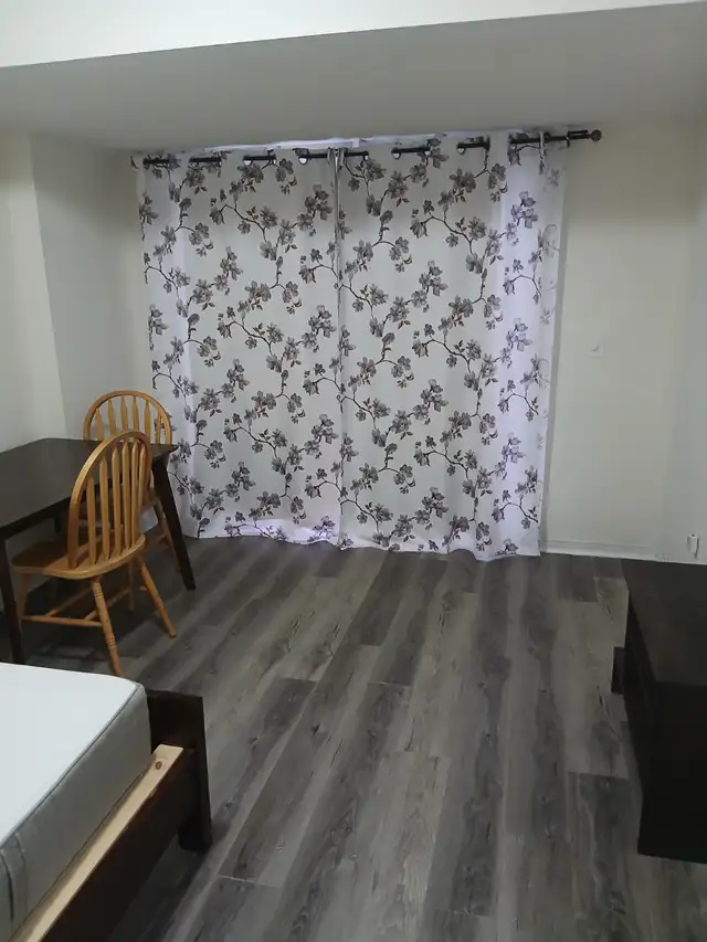 Room for rent 镇屋出租