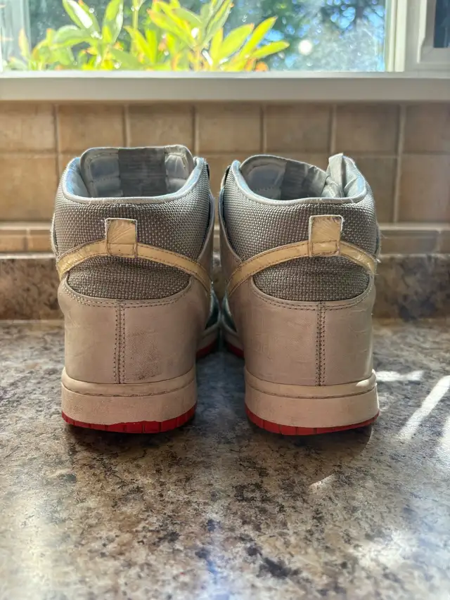 Nike Dunk High Premium Patent Tor in Men's Shoes in Nanaimo - Image 4