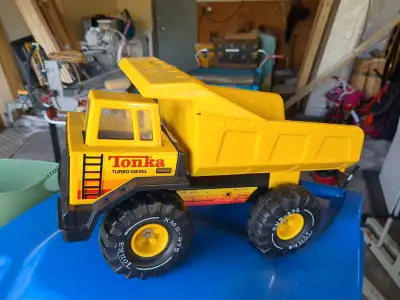 Metal vintage Tonka truck from my childhood Kids hurt themselves with it since it's made of metal Lo...