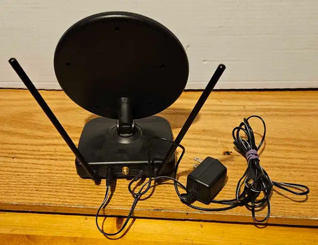 Radio Shack Powered TV antenna  in General Electronics in Oshawa / Durham Region - Image 3