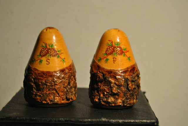 5 pc Collection Salt Pepper Shakers in Arts & Collectibles in Vancouver - Image 2