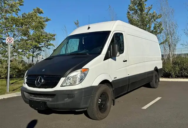 Mercedes Sprinter 2011 2500 (170") - van aménagé in RVs & Motorhomes in City of Montréal - Image 2