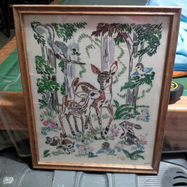 LOOK!FRAMED Crewel Embroidery of BAMBI and MOTHER  WALL HANGING dans Art et objets de collection  à Calgary - Image 3
