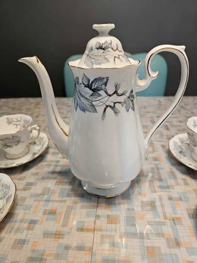Royal Albert SILVER MAPLE Coffee pot62863283771905122