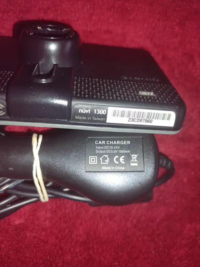 Garmin nuvi 1300 4.3″ GPS Free Maps 8 GB micro SD in General Electronics in City of Montréal - Image 3