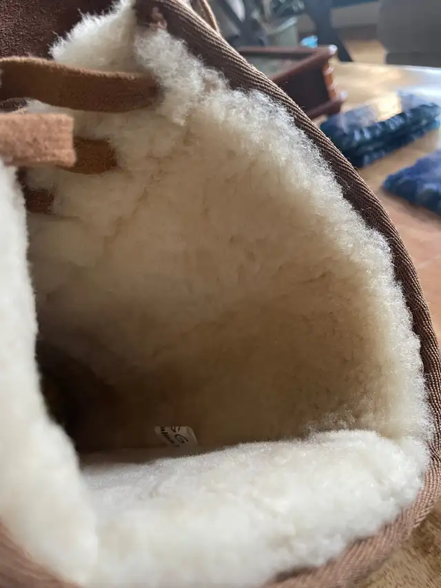Youth/Women’s Ugg Boots in Kids & Youth in St. Albert - Image 7