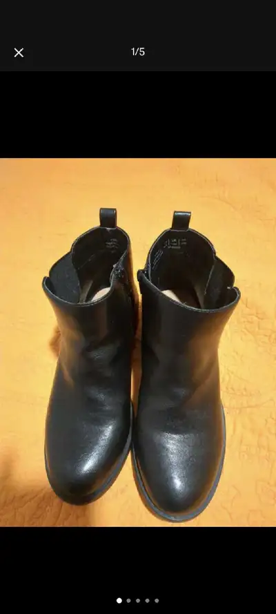 New Pennington's 9 Wide Width Shoe, View more