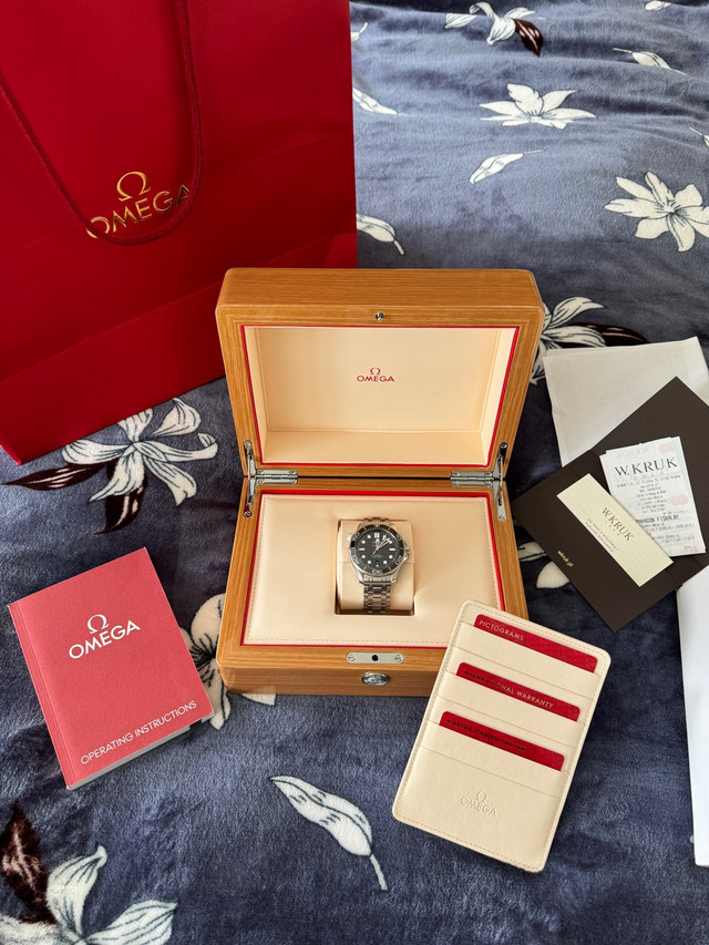 Omega Seamaster Diver 300m 42mm Black in Jewellery & Watches in Hamilton - Image 2
