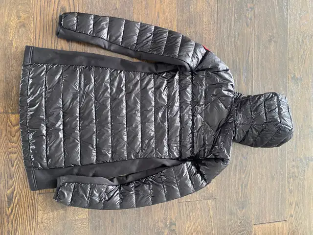 Canada Goose Coat in Women's - Tops & Outerwear in Kingston - Image 5