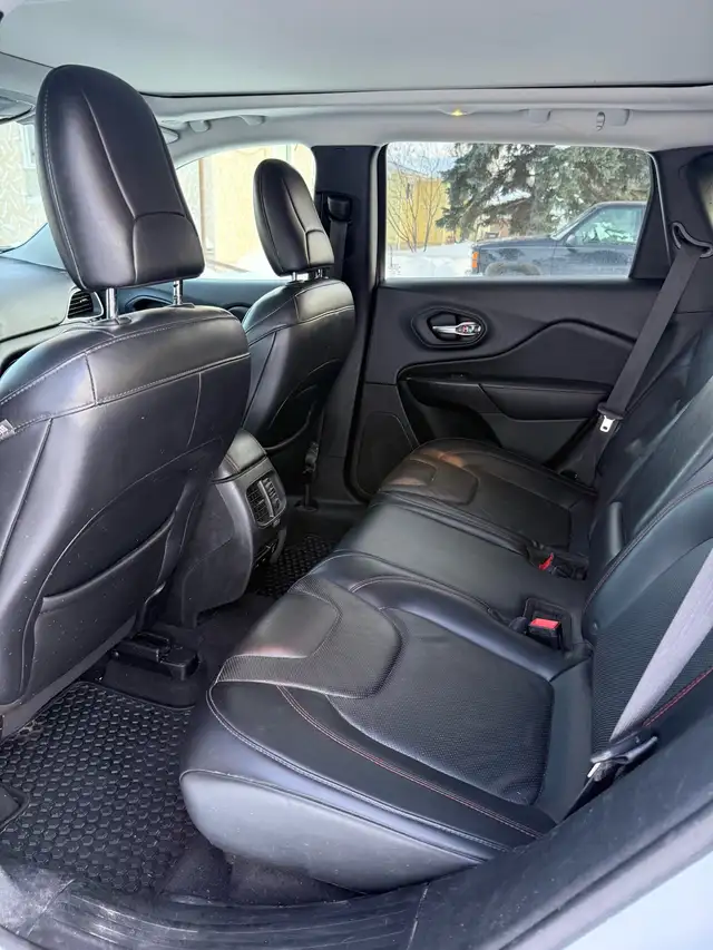 2019 Jeep Cherokee Trailhawk in Cars & Trucks in Portage la Prairie - Image 10