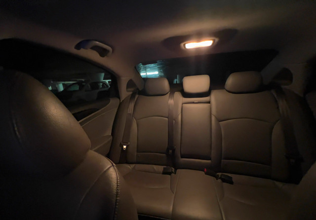Hyundai Sonata 2011 limited edition. Leather interiors. dans Autos et camions  à Ville de Montréal - Image 3