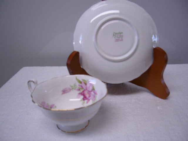 Rare Roslyn Pink & Lavender Iris Cup & Saucer R22 in Arts & Collectibles in Dartmouth - Image 2