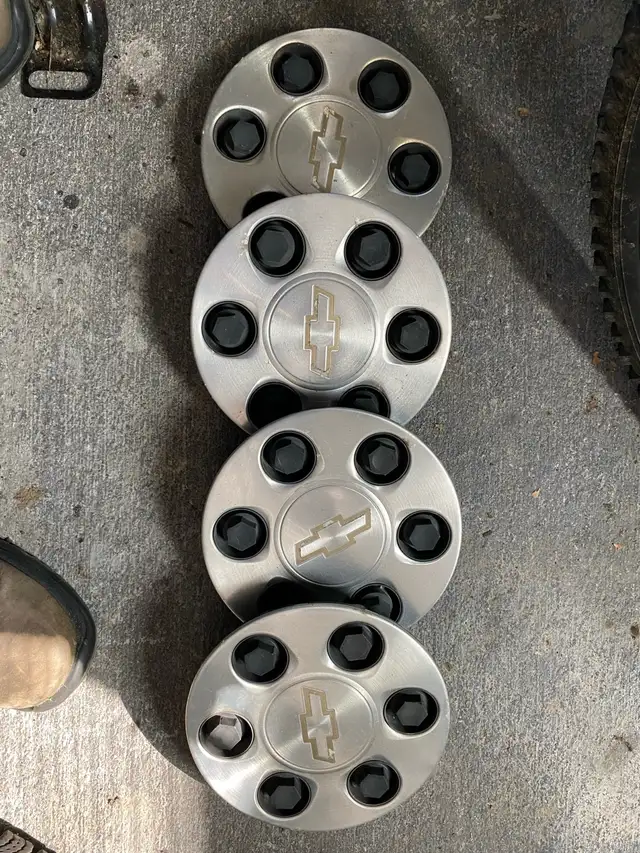 2003 - 2007 Silverado Avalanche Sierra parts in Auto Body Parts in London - Image 9