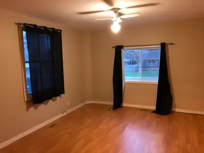 Nice, bright and clean 1 Bedroom Belleville apartment. located in great East End residential neighbo...