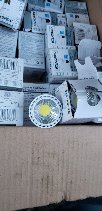 Standard products 62786 PAR16 6W 3000K dimmable LED 17 units in Electrical in Oakville / Halton Region - Image 2