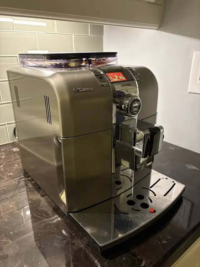 Saeco Syntia in Coffee Makers in Markham / York Region - Image 4