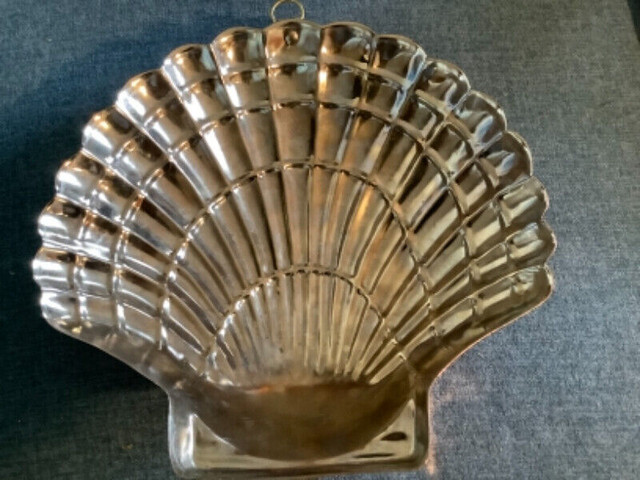 Vintage Copper Jello Mold in the shape of a Shell in Arts & Collectibles in Belleville - Image 4